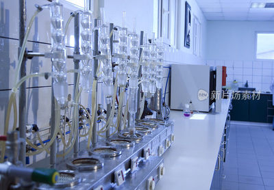 生物技術(shù)開發(fā)中的科學(xué)實驗室 移液管與試管的藝術(shù)